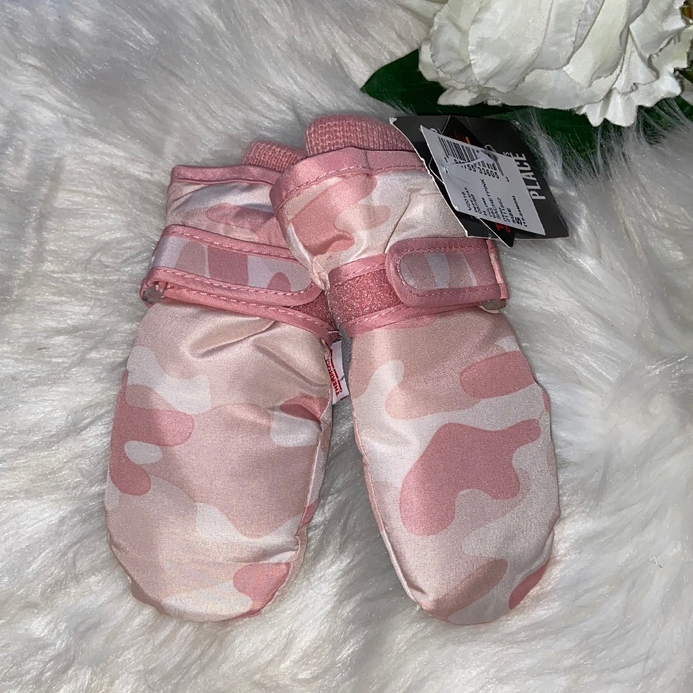 The children’s PLACE THERMOLITE SNOW MITTENS